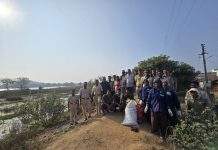 जागतिक आद्रभूमी दिनानिमित्त मोहर्ली येथील मामा तलावाच्या किनारपट्टीची स्वच्छता